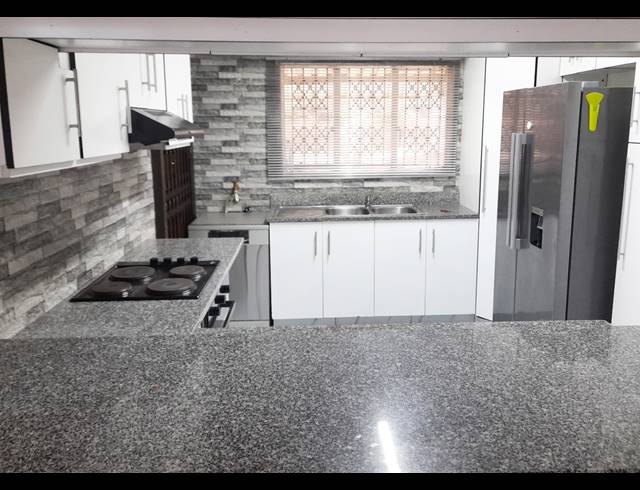 4 BEDROOM HOUSE FOR SALE IN BLUFF